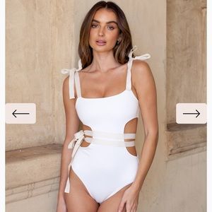 Divino Seas One Piece Bathing-Suit